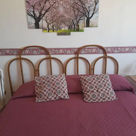 Amodeo Nocleg ze śniadaniem 2*